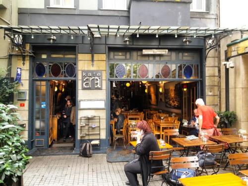 Το Ara Kafe στο Πέρα