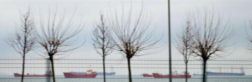 Πλοία στην είσοδο του Βοσπόρου αναμένουν